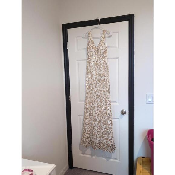 Size 5 NWT white and gold gown - Picture 1 of 7